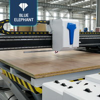 Máquina de anidación atc cnc, línea de producción de muebles, enrutador de trabajo de madera cnc con etiquetado de descarga de carga