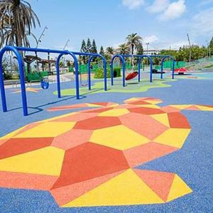 スポーツフロアの安全な表面材（湿式注入）樹脂結合ゴムクラム表面材 - Product Image 5