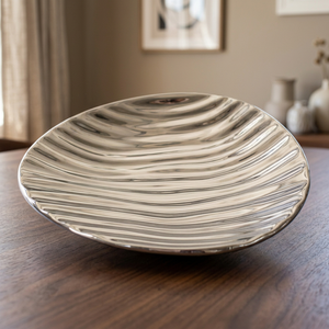 Plateau de fête rond en aluminium de luxe avec motif en forme de cœur, compatible micro-ondes et léger - Product Image 4