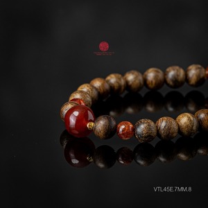 Pulsera de madera de agar para mujer de 7 mm, cuentas de madera de oud natural con dije de jade, joyería Feng Shui hecha a mano - Product Image 1