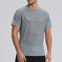 T-shirt de sport ajusté pour homme en stock, en maille respirante à séchage rapide, idéal pour l'entraînement estival. T-shirts de course personnalisés en silicone pour homme à prix abordable.