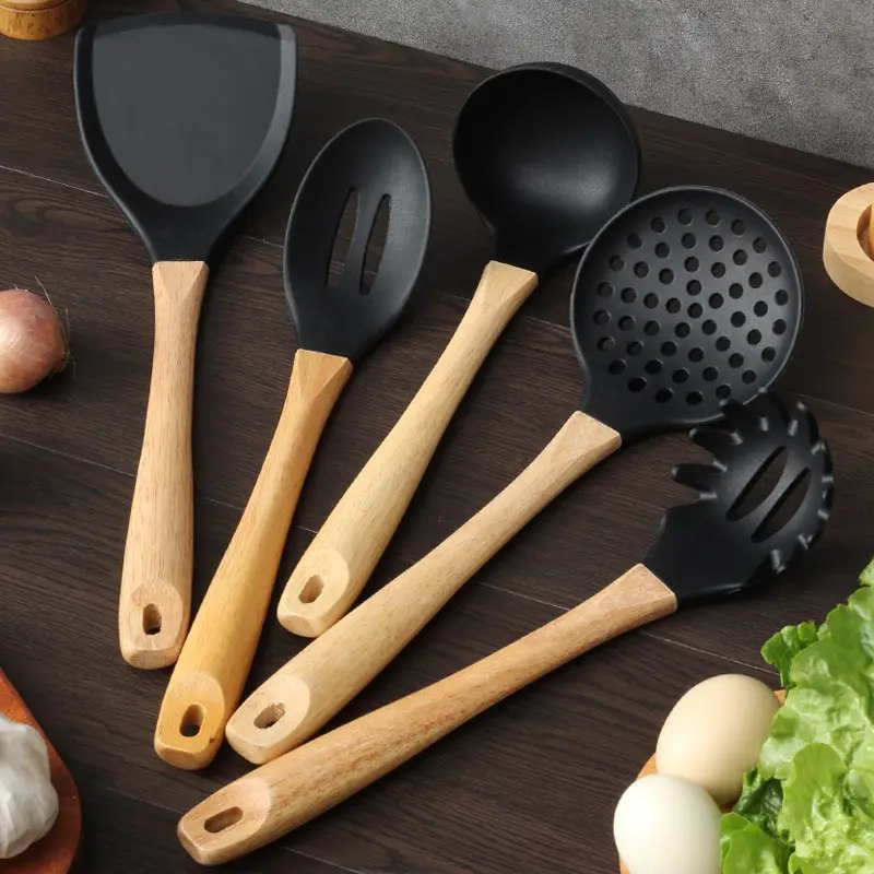 Conjunto de utensílios de cozinha de silicone com cabo de madeira, pá de sopa resistente ao calor, antiaderente, colher de sopa doméstica