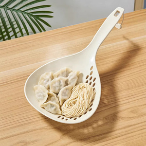 Cuillère passoire 2-en-1 avec design de drainage et de service, en PP de qualité alimentaire, à long manche, résistante à la chaleur, pour pâtes, légumes et soupes - Product Image 5