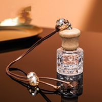 Bouteille de parfum suspendue de voiture de diffuseur d'arôme de vente chaude avec le couvercle en bois mini 6ml 8ml 10ml verre vide de désodorisant