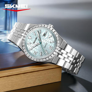 Montre-bracelet carrée à quartz en acier inoxydable de luxe pour homme, étanche, lumineuse, avec affichage de la date, personnalisable avec logo OEM - Product Image 2