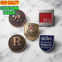 Broches personnalisées en métal, écusson de collège en forme de livre ouvert pour toque et robe de remise de diplôme, souvenir solide pour anciens étudiants