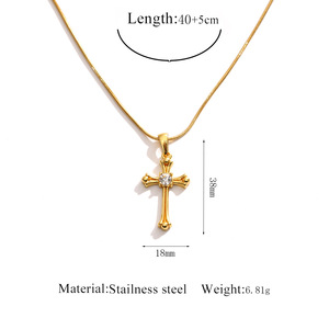 Collana con Pendente a Croce in Acciaio Inossidabile Placcato Oro, con Zirconia Cubica e Catena a Serpente, Stile Gotico Religioso Stratificato - Product Image 5