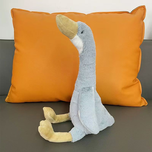 Papera Soffice Seduta con Occhi Chiusi e Zampe Morbide, Imbottita in Cotone PP, per Decorazione, Coccoli e Regali - Product Image 1