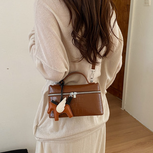 <span class=keywords><strong>Sac</strong></span> à bandoulière carré pour femme en cuir texturé motif pierre, haute qualité, nouvelle collection 2026, <span class=keywords><strong>tendance</strong></span>, polyvalent, élégant, luxe léger - Product Image 2