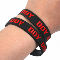 Bracelets de sport en silicone souple personnalisés avec logo de marque en relief pour hommes – Fournisseur de cadeaux