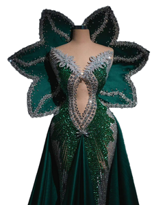 Robe de soirée estivale unique en organza vert personnalisée, antistatique, naturelle, avec des perles, épaules ornées de formes étoilées, pour les fêtes - Product Image 1