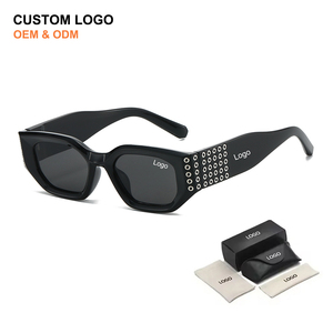 Lunettes de soleil tendance Y2K punk à rivets et monture épaisse pour femmes, logo personnalisé OEM ODM, vente en gros, lunettes de soleil de luxe de haute qualité - Product Image 1