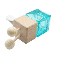 Diffuseur de désodorisant de 8ml en gros Bouteille de parfum vide givrée suspendue pour voiture avec bouchon et clip en bois