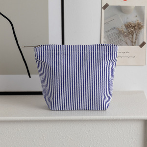 Wholesale <strong>Large</strong> Capacity Stripes Seersucker Cosmetic <strong>Bag</strong> With Zippered Closure Travel Toiletry Pouch Beach <strong>Makeup</strong> <strong>Bag</strong> for Women - Product Image 5