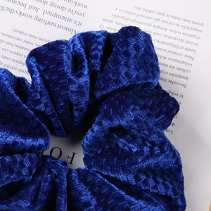 Otoño e Invierno engrosamiento <span class=keywords><strong>de</strong></span> gama alta <span class=keywords><strong>de</strong></span> cabello <span class=keywords><strong>de</strong></span> <span class=keywords><strong>seda</strong></span> azul anillo <span class=keywords><strong>de</strong></span> terciopelo <span class=keywords><strong>Scrunchies</strong></span> para las niñas - Product Image 6