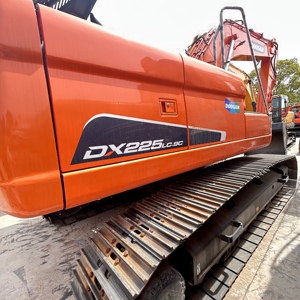 Excavadora de cadenas Doosan DX225LC-9S usada de alto rendimiento y estabilidad, cucharón de 1.1m, motor de 120KW, caja de cambios - Product Image 1