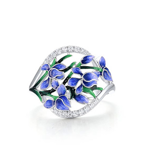 Delicato Anello Smaltato a Forma di Mughetto per Donne, Gioiello di Moda Ispirato alla Natura - Product Image 3