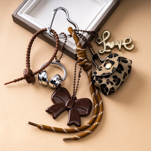 Pendentif en cuir tressé Maillard, breloque exquise et mignonne avec mini nœud, pour sac de luxe femme, porte-clés, décoration de téléphone portable - Product Image 1