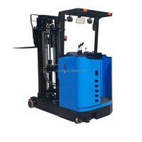 Chariot élévateur à fourche compact électrique YC Reach Truck, capacité de 1,5 tonne, batterie 48V, transmission intégrale, pour les entrepôts de vente au détail et les espaces restreints