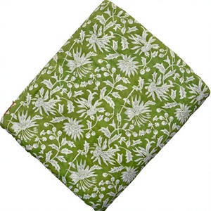 Tissu en coton imprimé floral léger et respirant de qualité supérieure pour robe verte pour femmes - Product Image 1