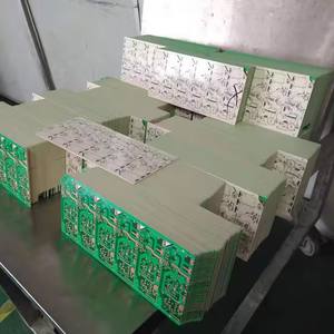 Comby Factory fabrica placa PCB de aluminio impresa personalizada que ofrece servicios de diseño - Product Image 2