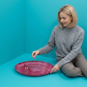 Assiette de service en résine, faite à la main, moderne, luxueuse, écologique, passe au lave-vaisselle, qualité alimentaire, couleur unie rose, pour la décoration de la maison - Product Image 1