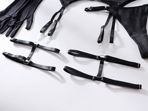 Conjunto de lencería negra para boda, con liguero, sujetador suave y tanga, ajuste cómodo, regalo para <span class=keywords><strong>esposa</strong></span> - Product Image 6
