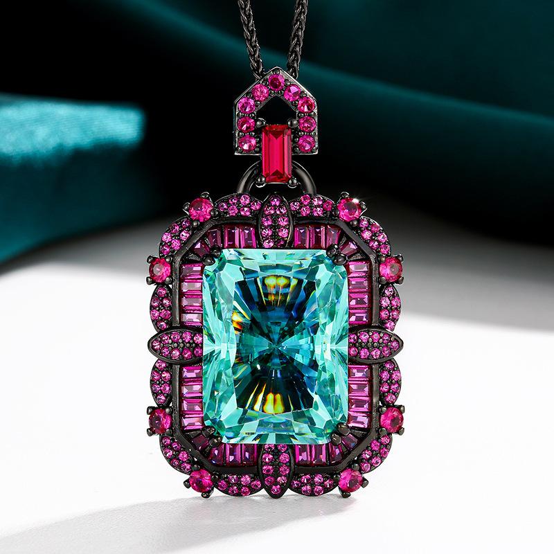 Black gold Parra green pendant with Chopin chain