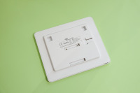 Plaque de nom de bureau MinewTag sans fil BLE avec écran E-ink 4 couleurs de 5,8 pouces en plastique ABS certifié CE/FCC/ROHS pour promotion de vente au détail