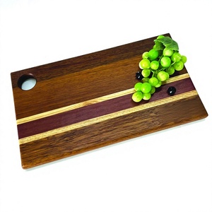 Tabla de Cortar Rectangular de Madera con Mango, Acabado Multitono Natural, Tabla de Cocina de 1.5 cm de Grosor, Duradera, No Tóxica y Ecológica - Product Image 1
