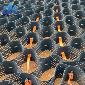 Paysage Roches Geocell Mur de soutènement Geocell Cheval Paddock Grille Texturé et Perforé HDPE Geocell Avec Prix <span class=keywords><strong>Pas</strong></span> <span class=keywords><strong>Cher</strong></span> - Product Image 2