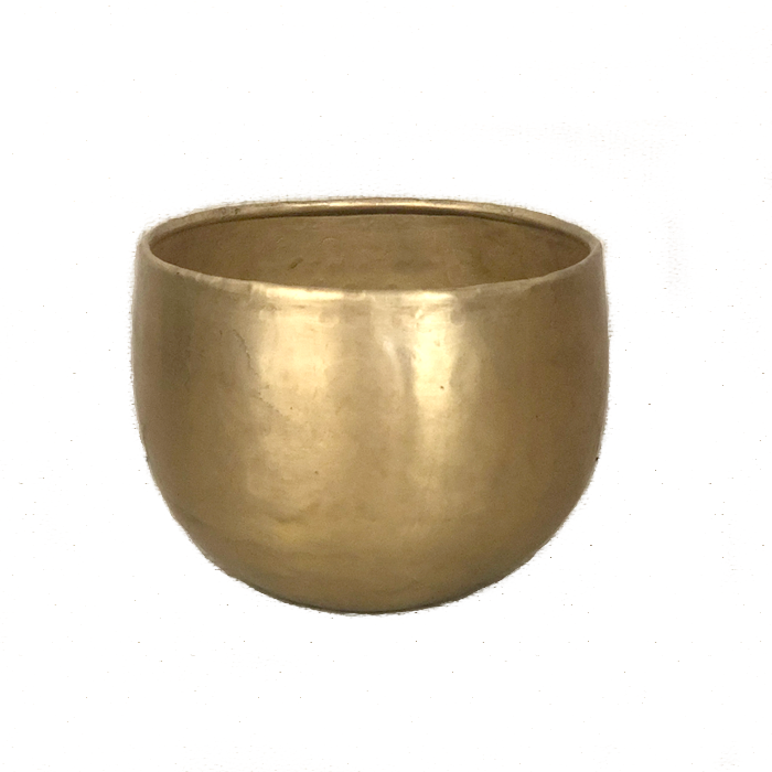 Латунная ваза под заказ с молотковой текстурой