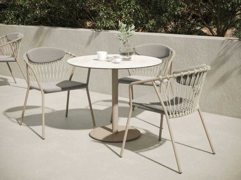 1 table 3 chaises