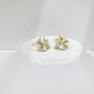 Pendientes pequeños de plata 925 con forma de estrella de mar esmaltada, hipoalergénicos, para niños, con diseño de flor, para mujer, ideales para el verano. - Product Image 3