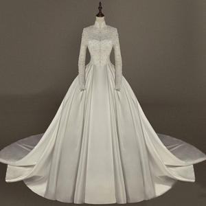 Robe de mariée longue de luxe à col montant ornée de perles, coupe trapèze, en satin classique et dentelle, grandes tailles pour mariées - Product Image 5