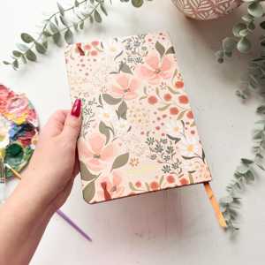 สมุดบันทึก LABON Aesthetic Wildflower Scripture ปกแข็ง หนังสืออ่านพระคัมภีร์รายวัน ขนาด A5 ปั๊มฟอยล์ทอง สมุดบันทึกความทรงจำ ของขวัญคริสเตียน - Product Image 3