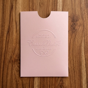 <span class=keywords><strong>Buste</strong></span> <span class=keywords><strong>Bianche</strong></span> in <span class=keywords><strong>Carta</strong></span> Artistica Opaca con Logo in Rilievo e Biglietto di Ringraziamento Personalizzato per Marchi di Moda - Product Image 4