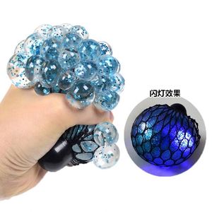 Dohjee - Juguetes de Pelota de Agua con Purpurina y Luces LED Antiestrés, con Lentejuelas para Niñas y Niños, Unisex - Product Image 1