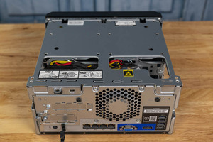 Serveur HPE ProLiant MicroServer Gen10 Plus avec un processeur Intel Xeon E-2224, 16 Go de mémoire et 4 baies grand format - Product Image 4
