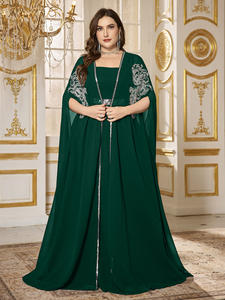 Robe de soirée longue à bretelles spaghetti de luxe grande taille avec décor de paillettes, ensemble deux pièces convertible en châle - Product Image 3