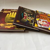Gravity Falls Mystery Town – Ensemble de 3 livres reliés à la chasuble en carton – Lecture en anglais pour adolescents – Aventures et mystères à déchiffrer