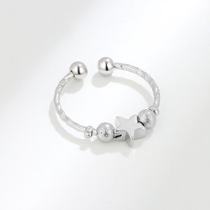 Anillo Giratorio con Cuentas en Forma de Estrella, Bañado en Oro, Acabado Cepillado, Diseño Abierto Ajustable, Joyería para Aliviar la Ansiedad - Product Image 4