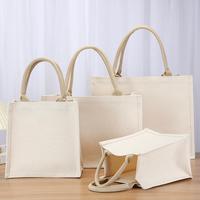Sac fourre-tout personnalisable en lin frais, écologique, durable et facile à nettoyer pour femme, collection Printemps-Été 2025, avec broderie en maille et motif de lettres transparentes