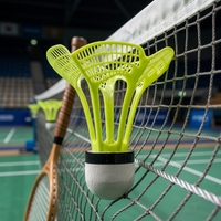Volants de badminton en nylon et plumes de canard pour le loisir, avec base rigide, pour débutants, vol constant, en plastique mousseux et plumes.