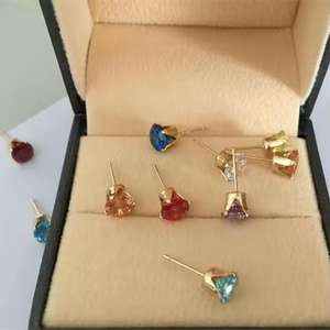 A2632 <span class=keywords><strong>Boucles</strong></span> <span class=keywords><strong>d</strong></span>'<span class=keywords><strong>oreilles</strong></span> à clous en zircon avec pierres de naissance tendances en <span class=keywords><strong>or</strong></span> 14 carats pour femmes et filles - Product Image 2