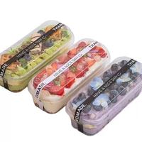 Boîte d'emballage transparente jetable de qualité alimentaire avec couvercle pour dessert et pâtisserie, idéale pour les mousses, les tiramisus et les petits gâteaux.
