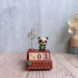 Boîte à musique en bois faite à la main en forme de panda, cadeau personnalisé idéal pour les fêtes, les anniversaires, Noël, les anniversaires d'enfants - Product Image 6