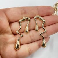 Ensemble de bijoux modernes en métal liquide, collier et boucles d'oreilles, motif vague abstrait, goutte d'eau irrégulière, doré, pour femme, accessoires de fête et quotidiens