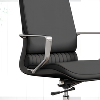 Chaise de bureau de direction ergonomique de luxe moderne en cuir véritable à dossier haut, avec cadre en aluminium et siège pivotant