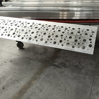 Panneaux de mur-rideau modernes en aluminium perforé à lattes 3D pour villas et hôtels – Revêtement intérieur/extérieur ignifuge et écologique